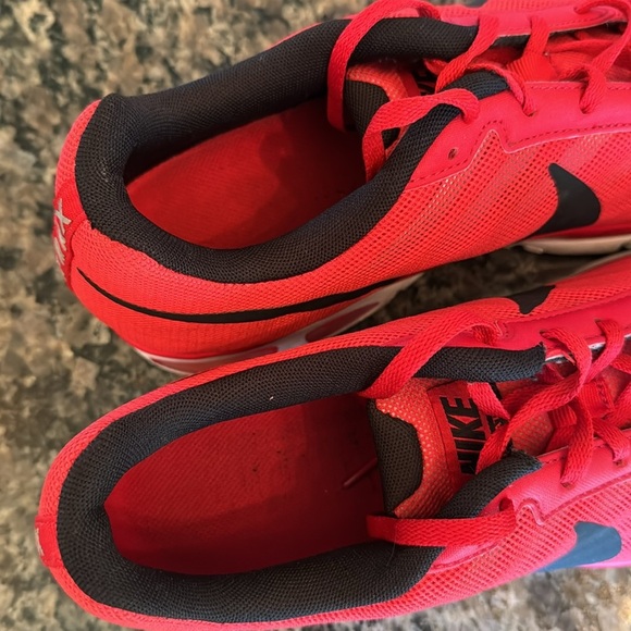 Nike air max 693325-601 Red and Black Sneakers EUC 11 - Picture 7 of 16